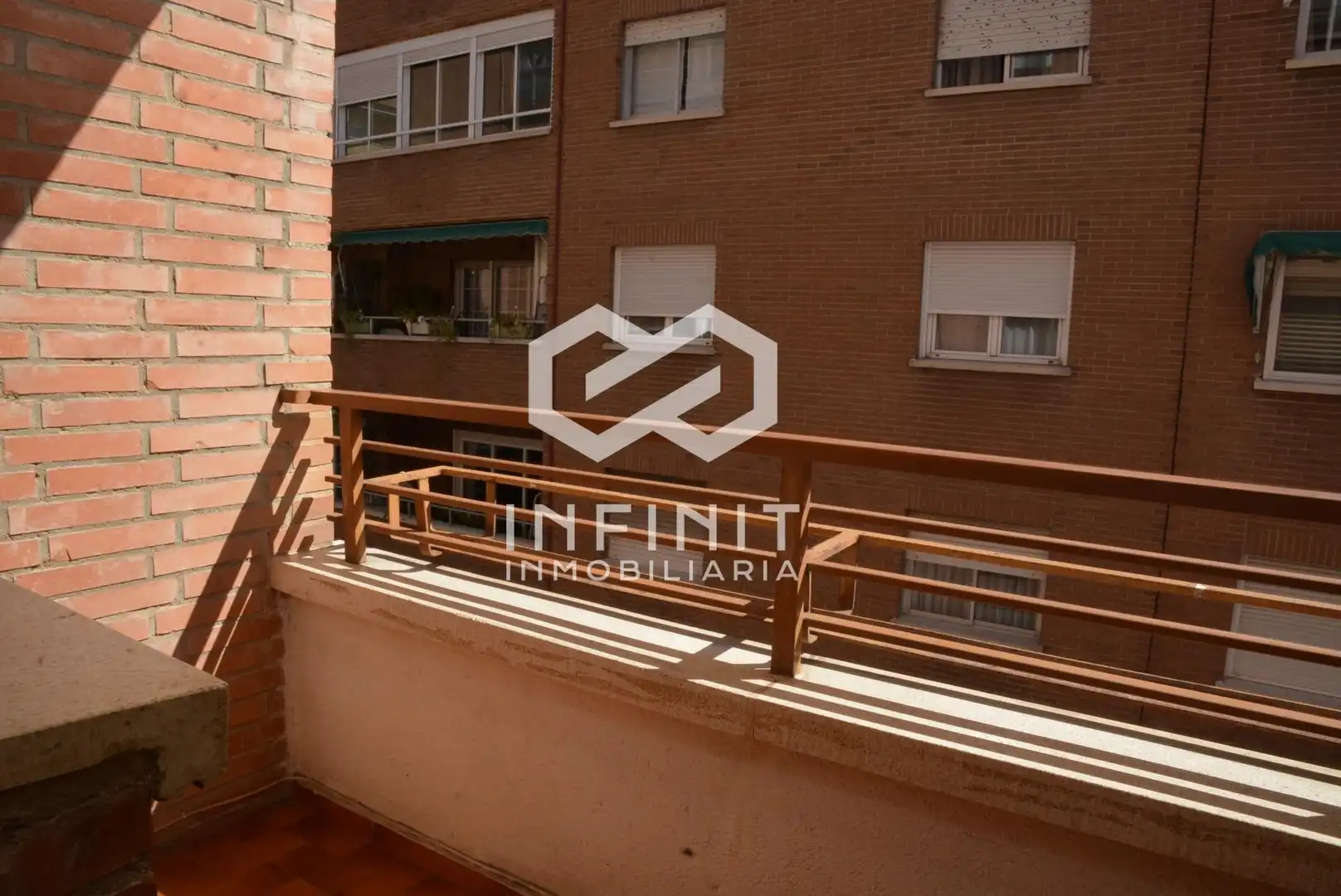 Vista exterior de Pis en venda en Alcalá de Henares amb Calefacció i Terrassa