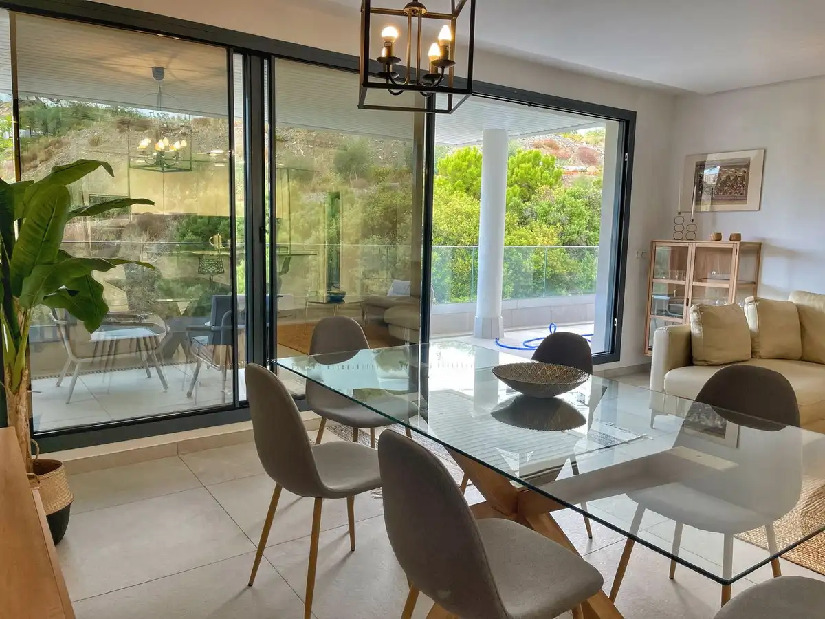 Esszimmer von Wohnung zur Miete in Benahavís mit Klimaanlage, Terrasse und Möbliert