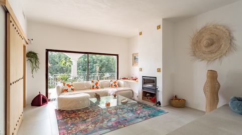 Elegante Villa Estilo Ibiza con Piscina y Palmeras, imatge 4
