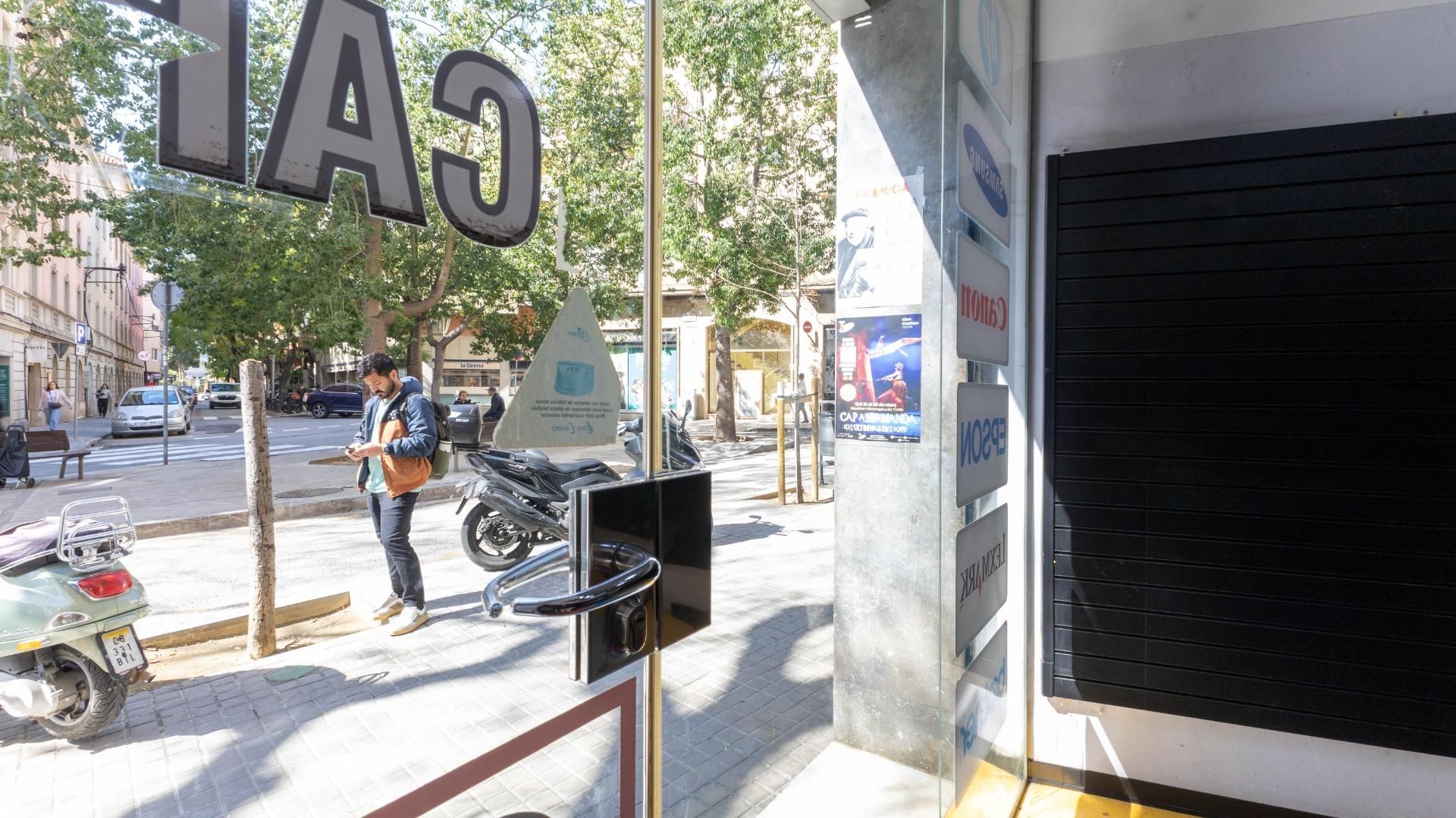 Exterior view of Premises for sale in  Barcelona Capital