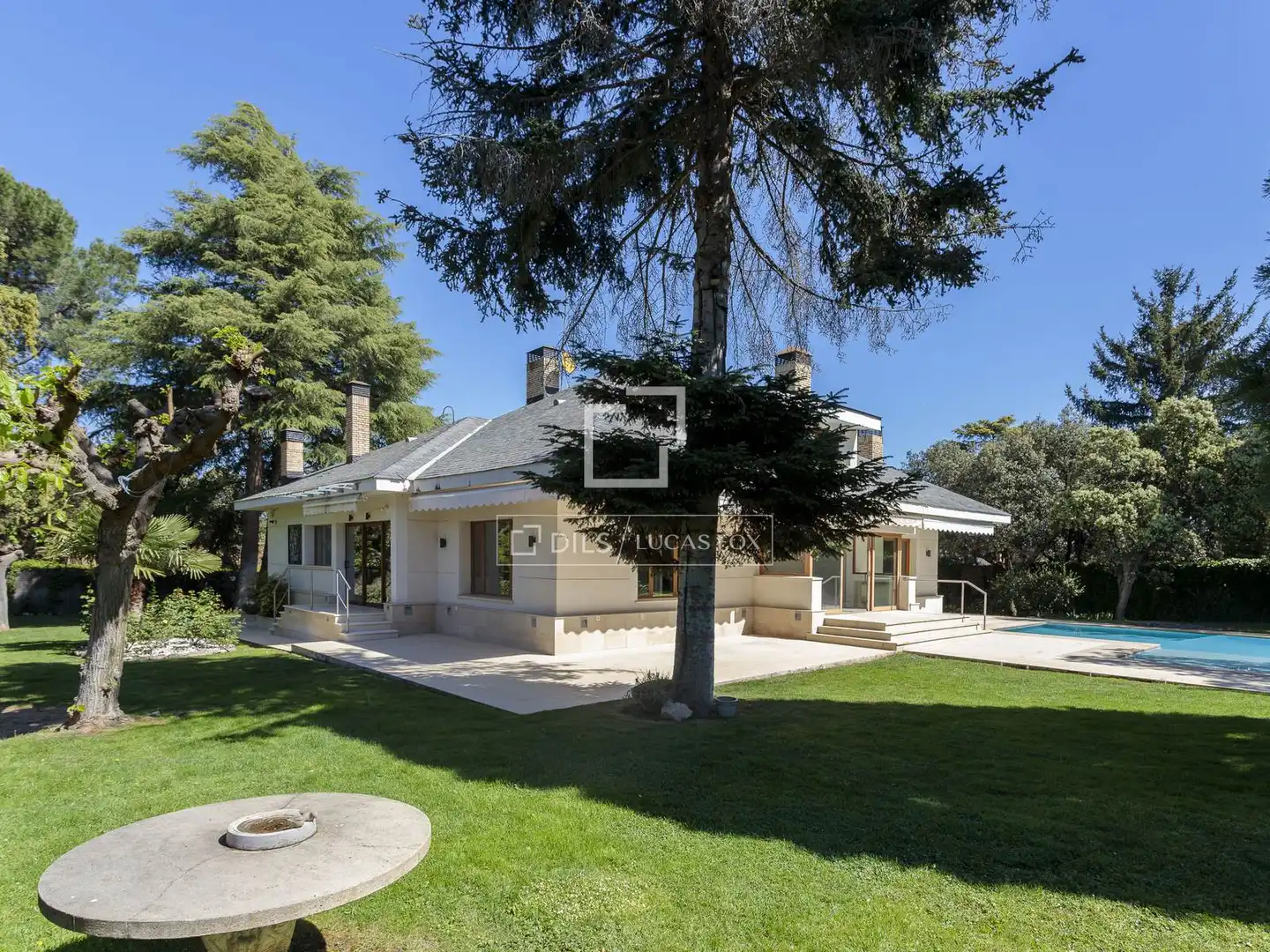 Vista exterior de Casa o xalet de lloguer en La Moraleja amb Aire condicionat, Calefacció i Jardí privat