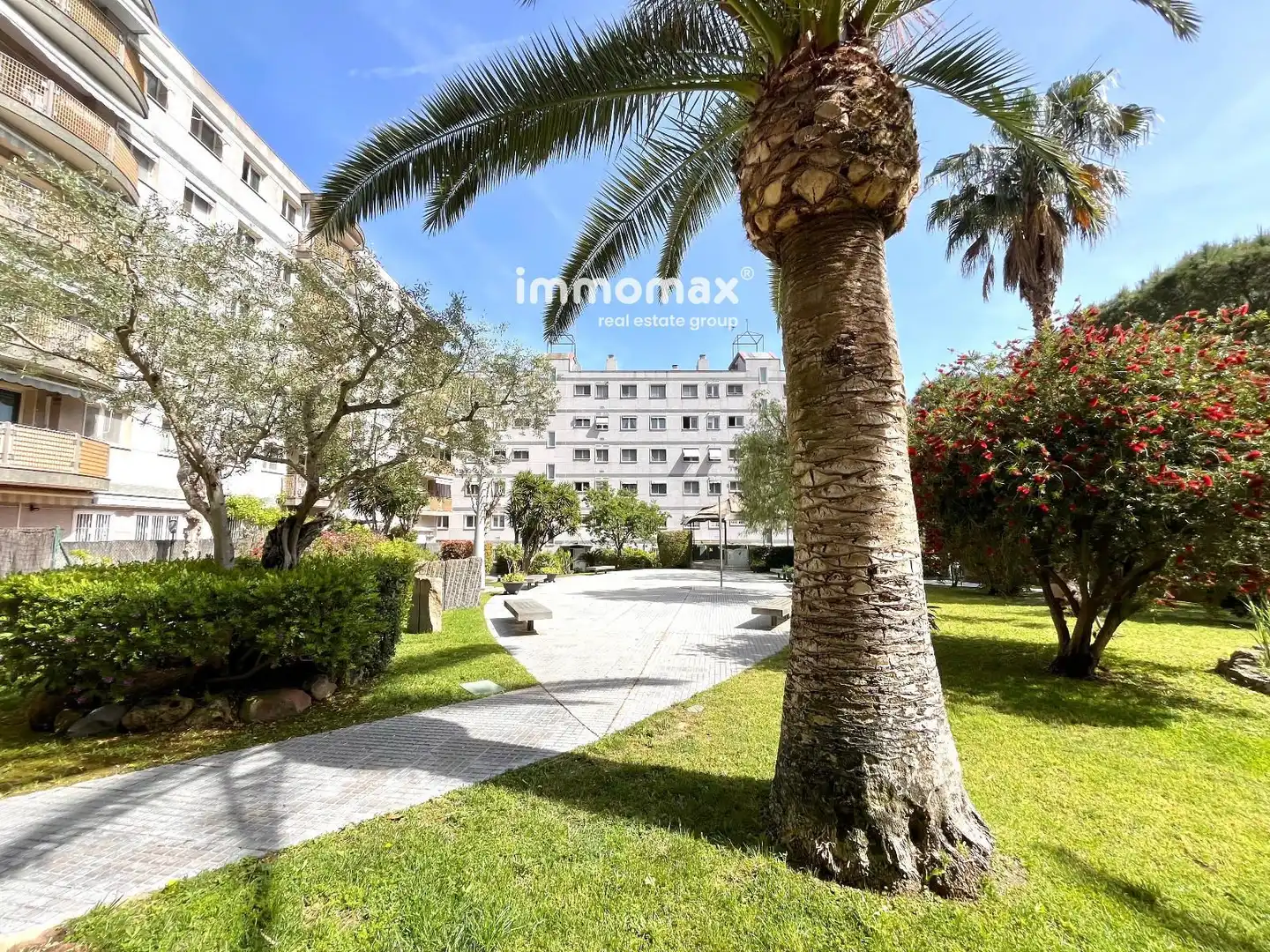 Vista exterior de Pis en venda en Castelldefels amb Aire condicionat, Calefacció i Jardí privat