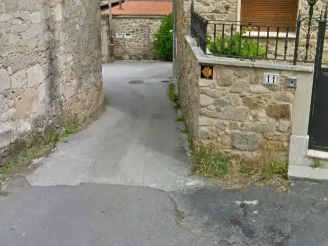 Aparcament de Casa adosada en venda en Santiago de Compostela  amb Piscina i Balcó
