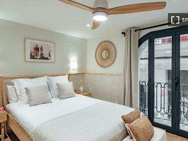 Appartamento con balcone in affitto a Gràcia
