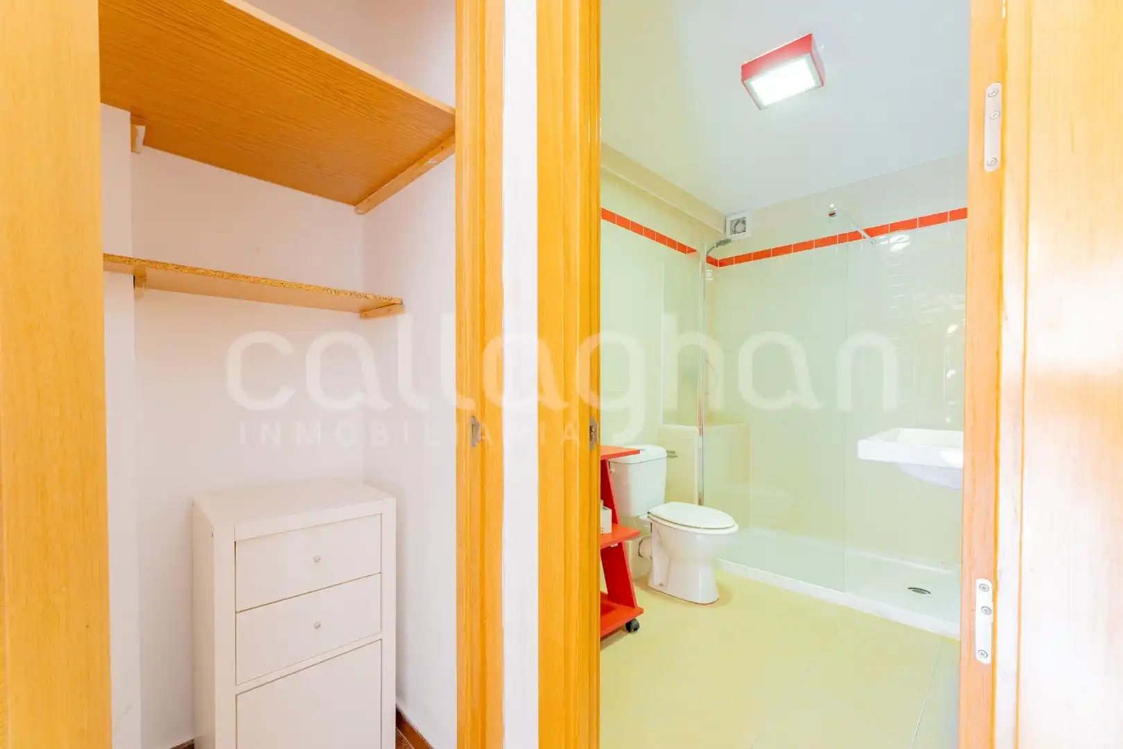 Badezimmer von Loft zum Verkauf in Valencia mit Klimaanlage und Balkon