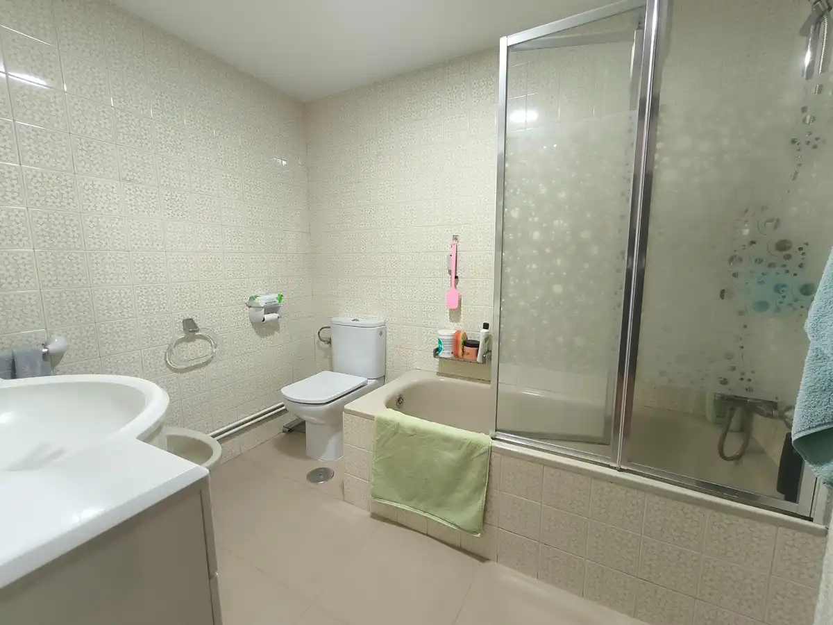 Bathroom of Flat for rent in Vilagarcía de Arousa  with Heating, Parquet flooring and Furnished