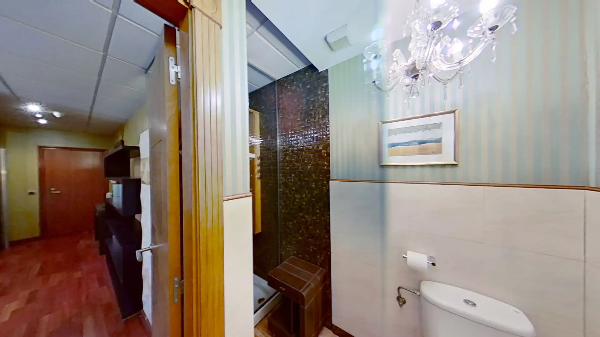 Bany de Loft de lloguer en Gijón  amb Calefacció, Parquet i Moblat
