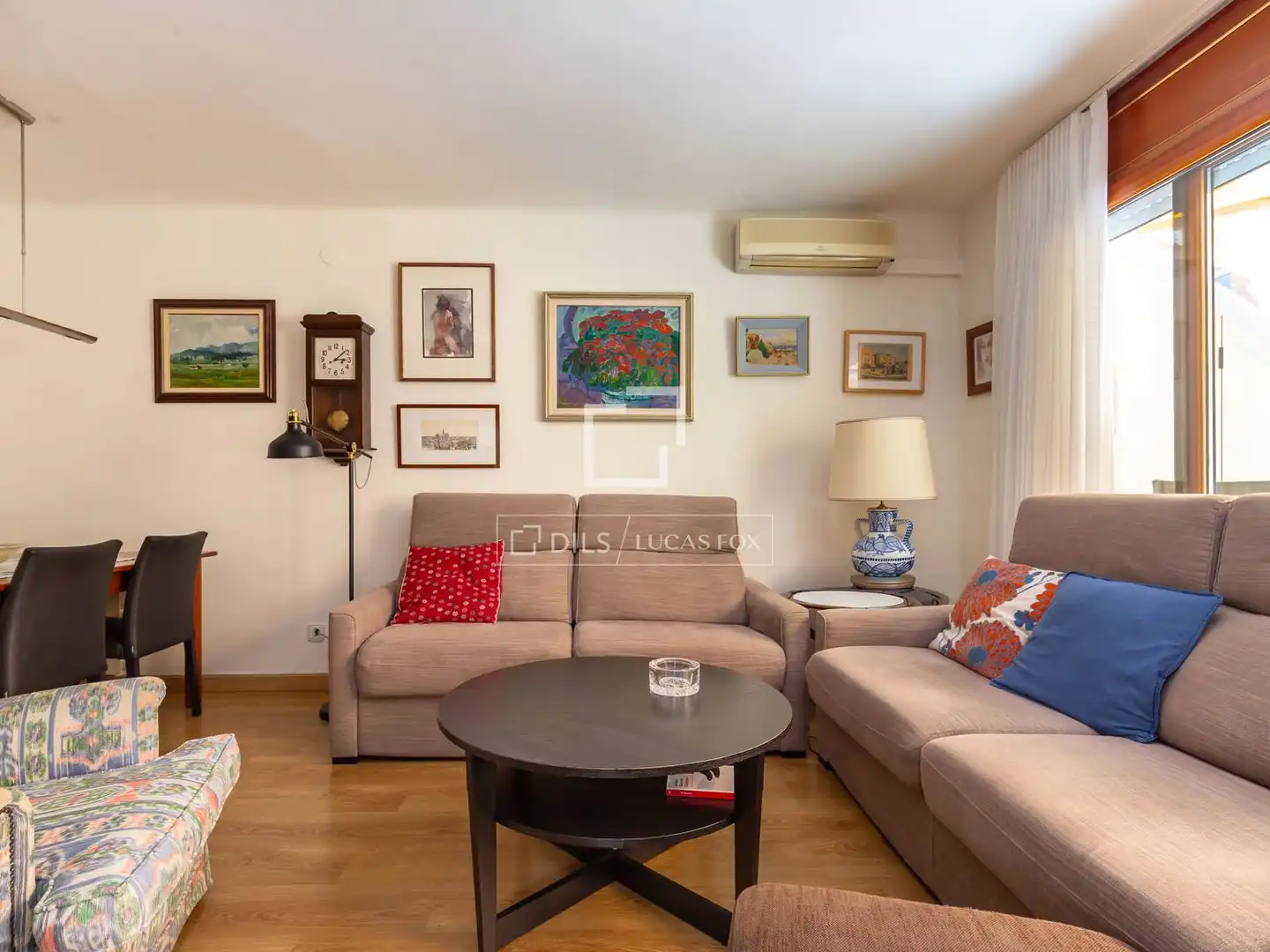 Sala de estar de Casa o chalet en venta en Sant Just Desvern con Aire acondicionado, Calefacción y Jardín privado