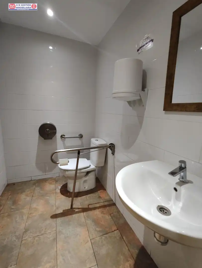 Baño de Local de alquiler en Alcázar de San Juan