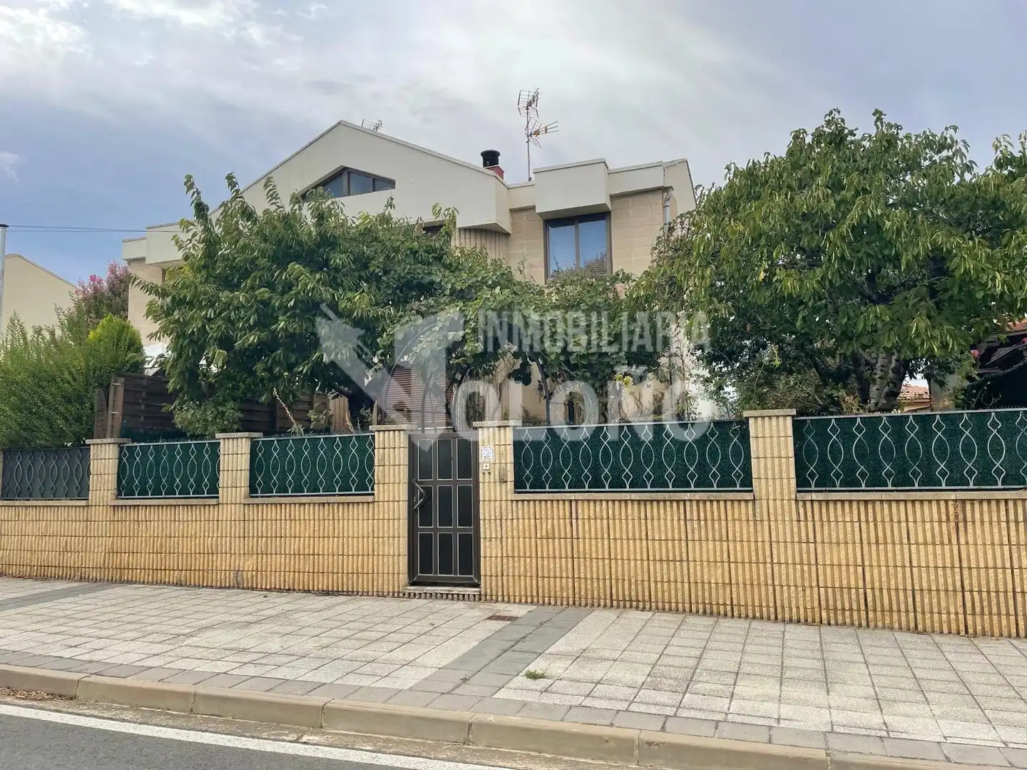 Detached house with terrace for sale in Avenida Santander 14