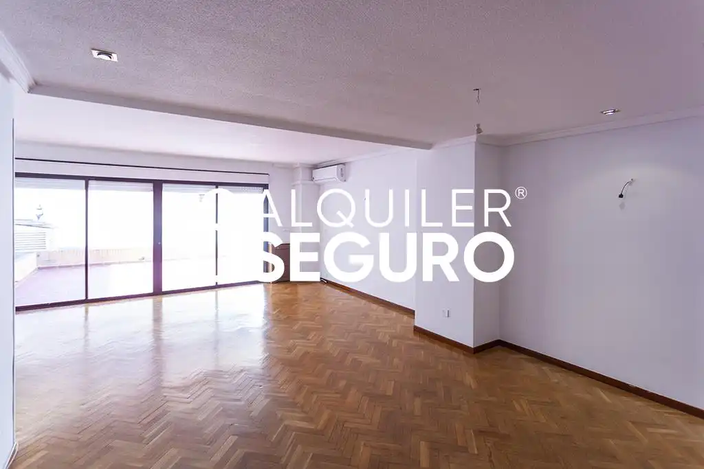 Sala d'estar de Casa o xalet de lloguer en Madrid amb Aire condicionat, Calefacció i Terrassa