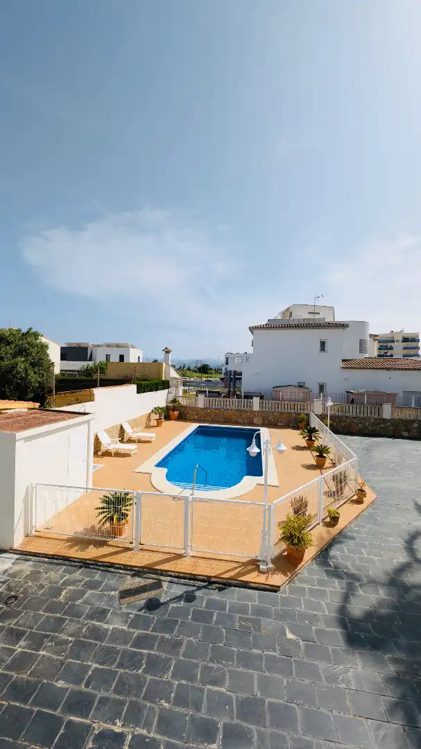 Piscina de Casa o xalet en venda en Oliva amb Aire condicionat, Calefacció i Jardí privat