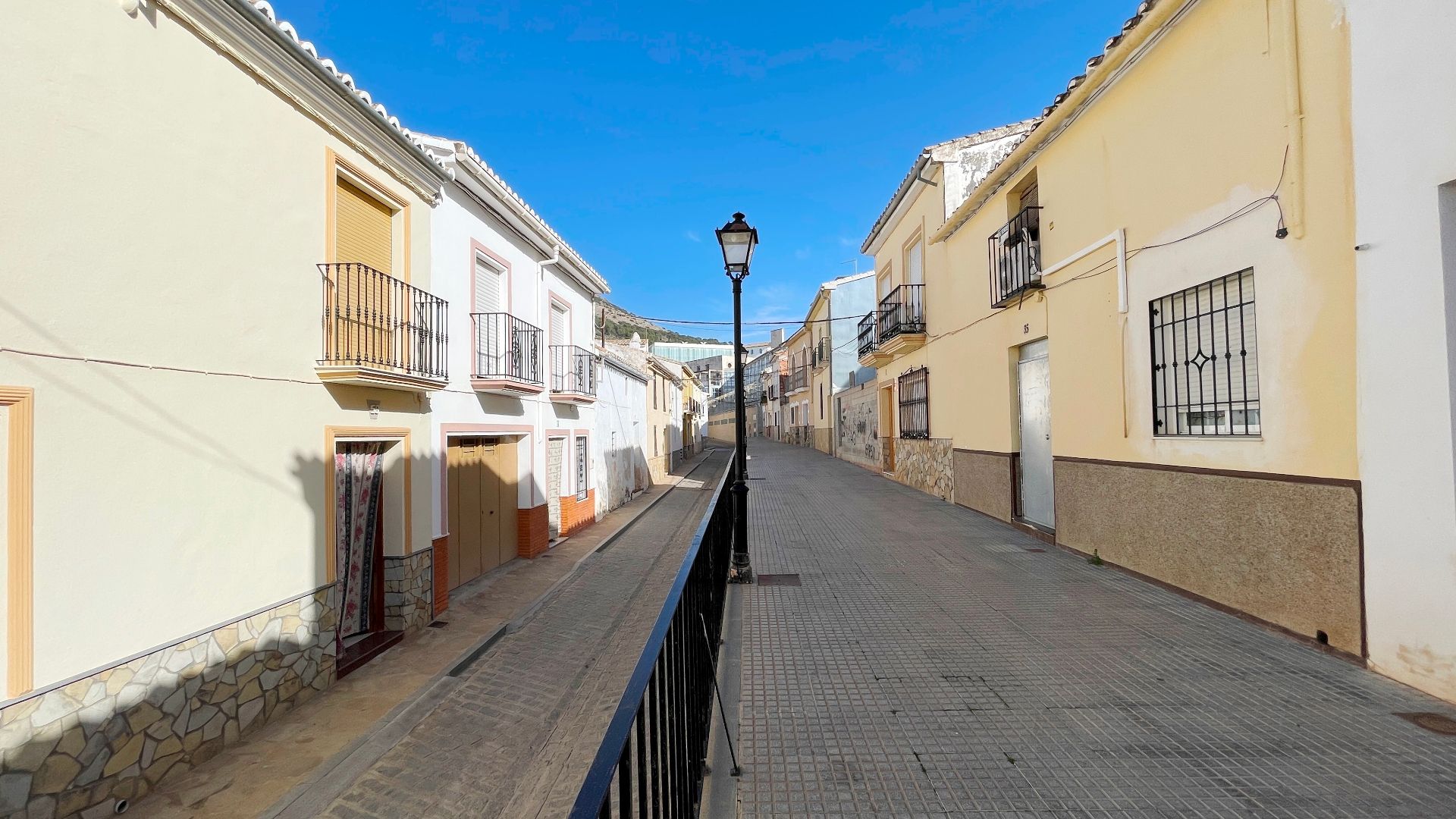 Vista exterior de Casa adosada en venda en Archidona amb Aire condicionat