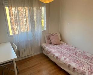 Bedroom of Flat to share in  Madrid Capital  with Heating and Washing machine