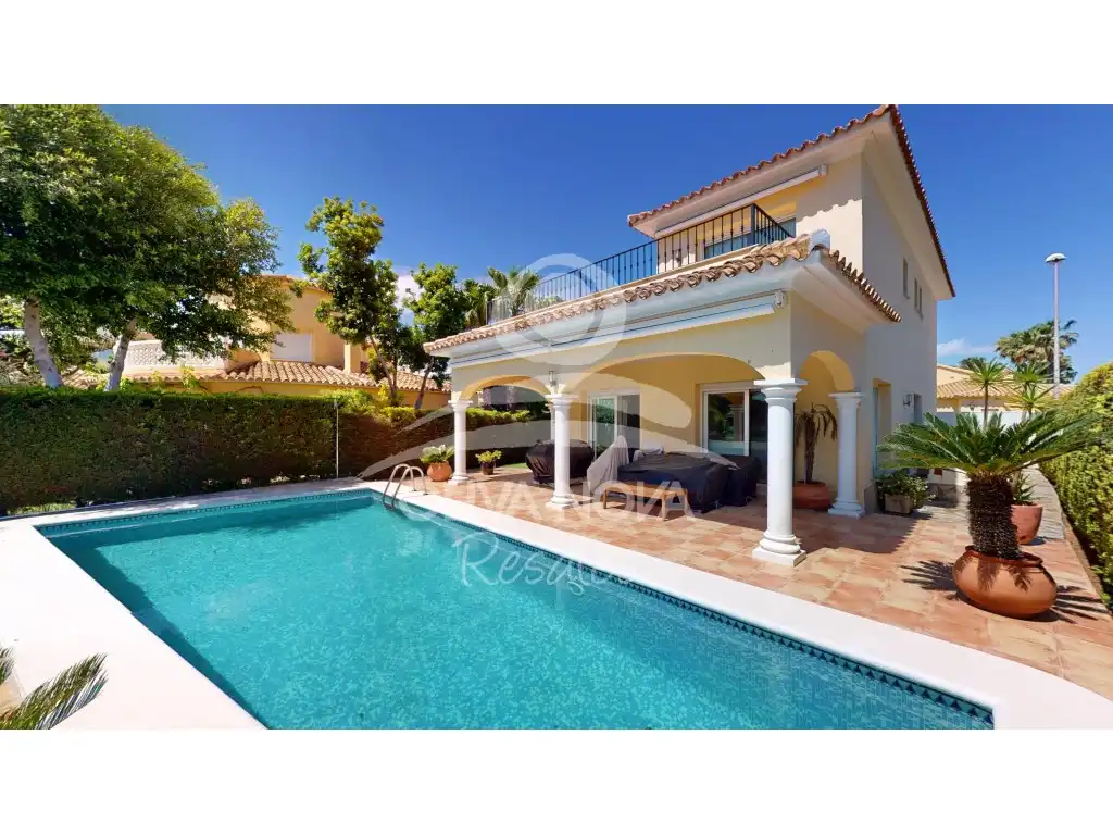 Vista exterior de Casa o chalet en venta en Oliva con Terraza y Piscina