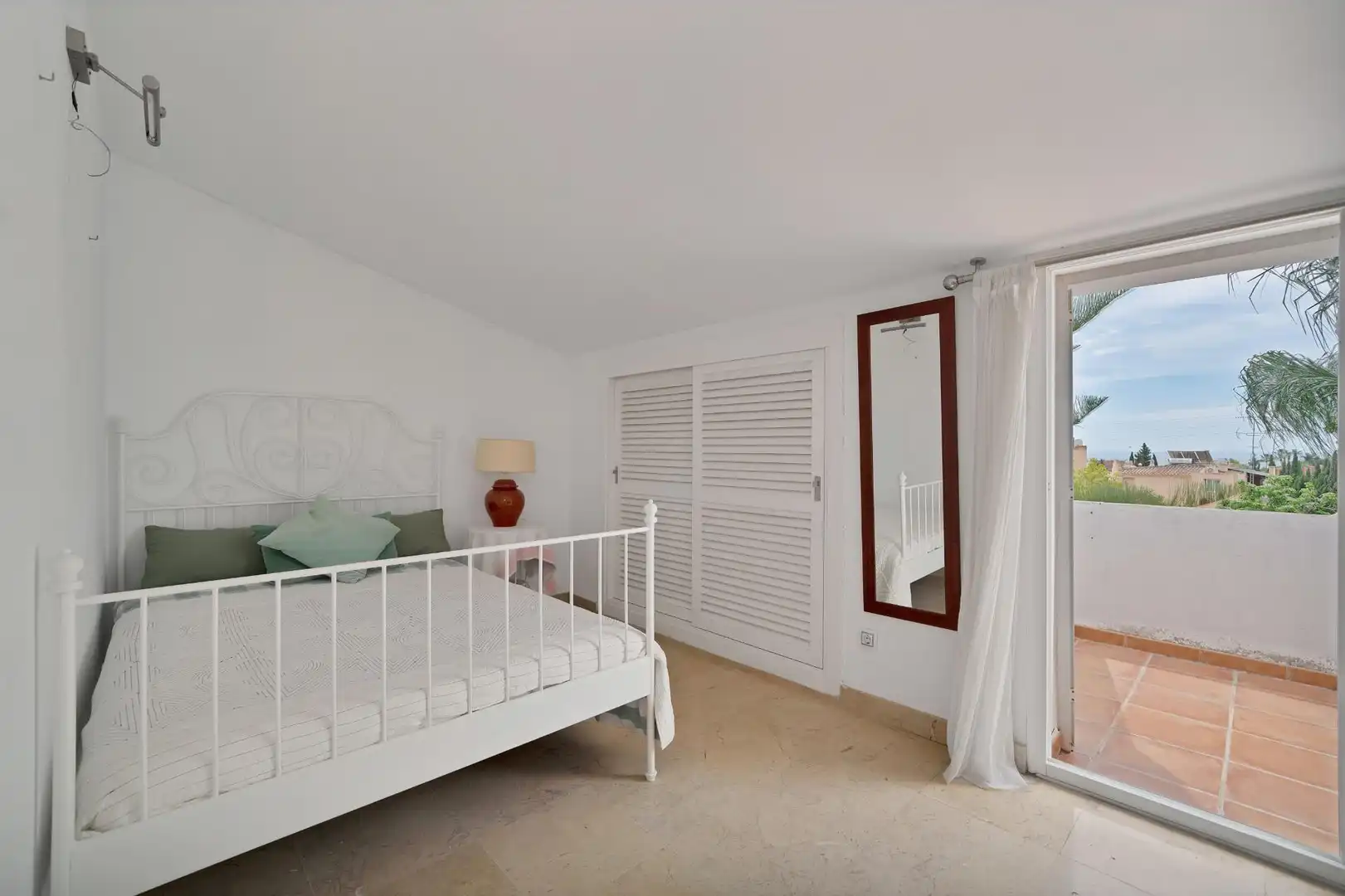 Habitación de Casa adosada en venta en Marbella con Aire acondicionado, Terraza y Trastero