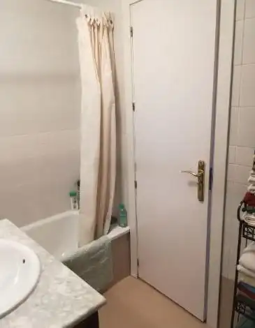 Baño de Piso de alquiler en Sevilla con Aire acondicionado, Terraza y Amueblado