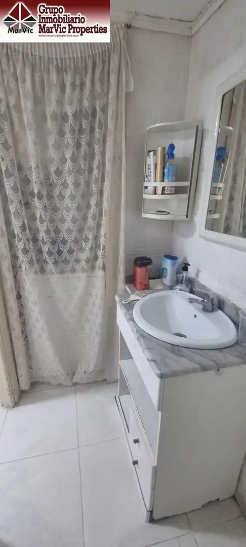 Badezimmer von Wohnung zum Verkauf in Benidorm mit Privatgarten, Terrasse und Möbliert