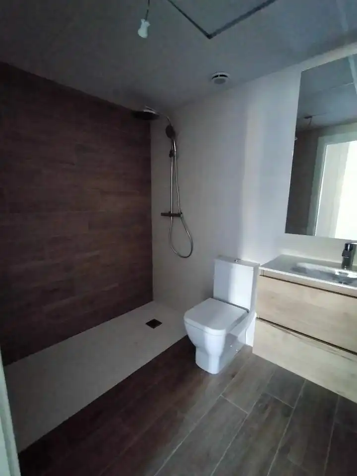 Badezimmer von Wohnung zum Verkauf in Zaragoza mit Klimaanlage, Heizung und Terrasse