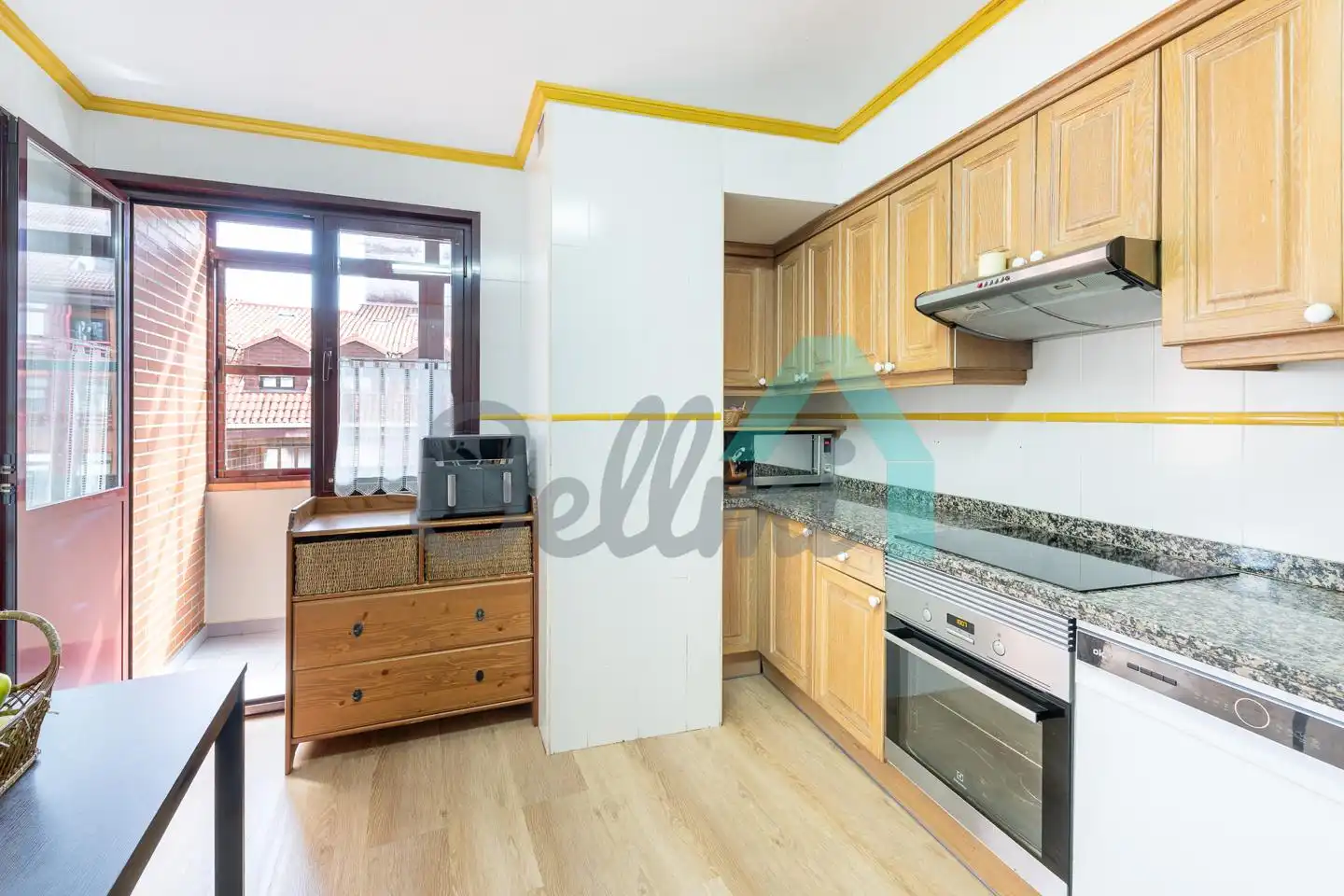 Cuina de Dúplex en venda en Oviedo  amb Calefacció, Parquet i Terrassa