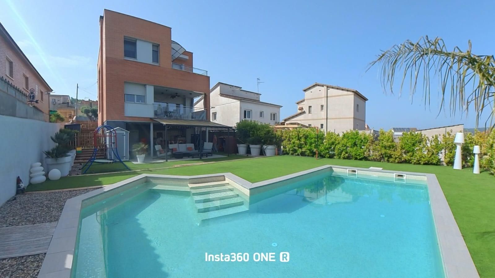 Swimming pool of House or chalet for sale in El Vendrell  with Air Conditioner, Heating and Private garden