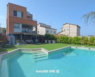 Swimming pool of House or chalet for sale in El Vendrell  with Air Conditioner, Heating and Private garden