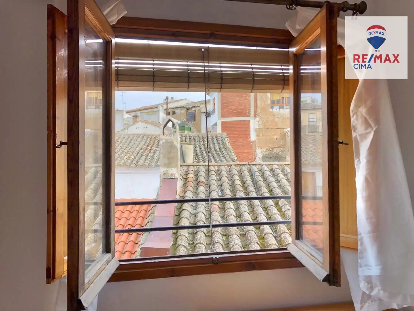 Außenansicht von Wohnung zum Verkauf in Cúllar mit Balkon