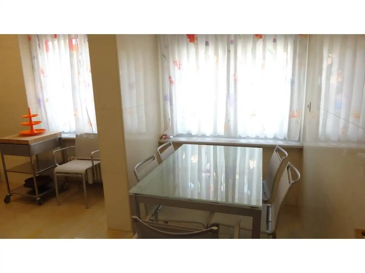 Comedor de Piso en venta en  Pamplona / Iruña con Calefacción, Parquet y Trastero