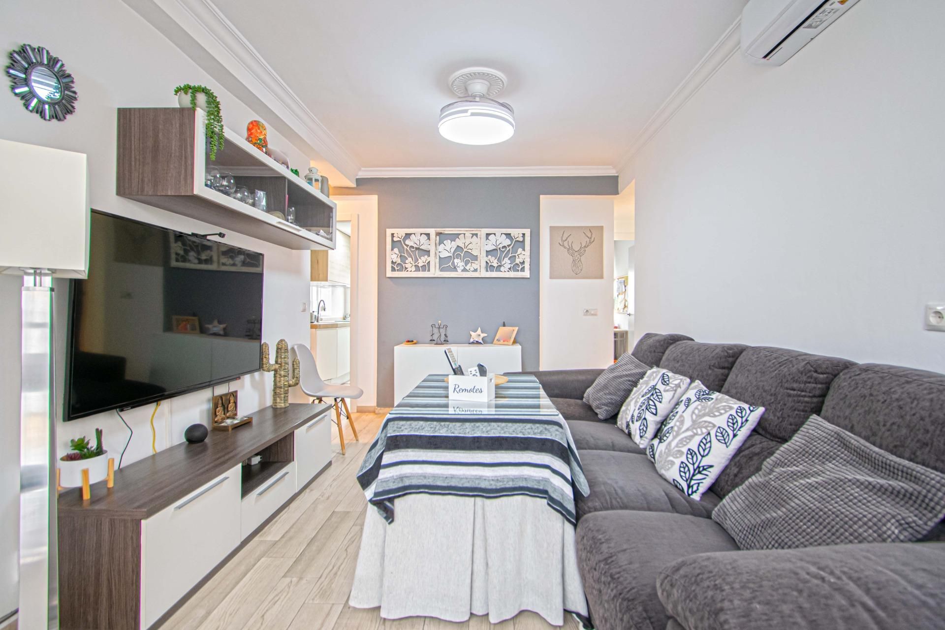 Sala de estar de Piso en venta en  Sevilla Capital con Aire acondicionado