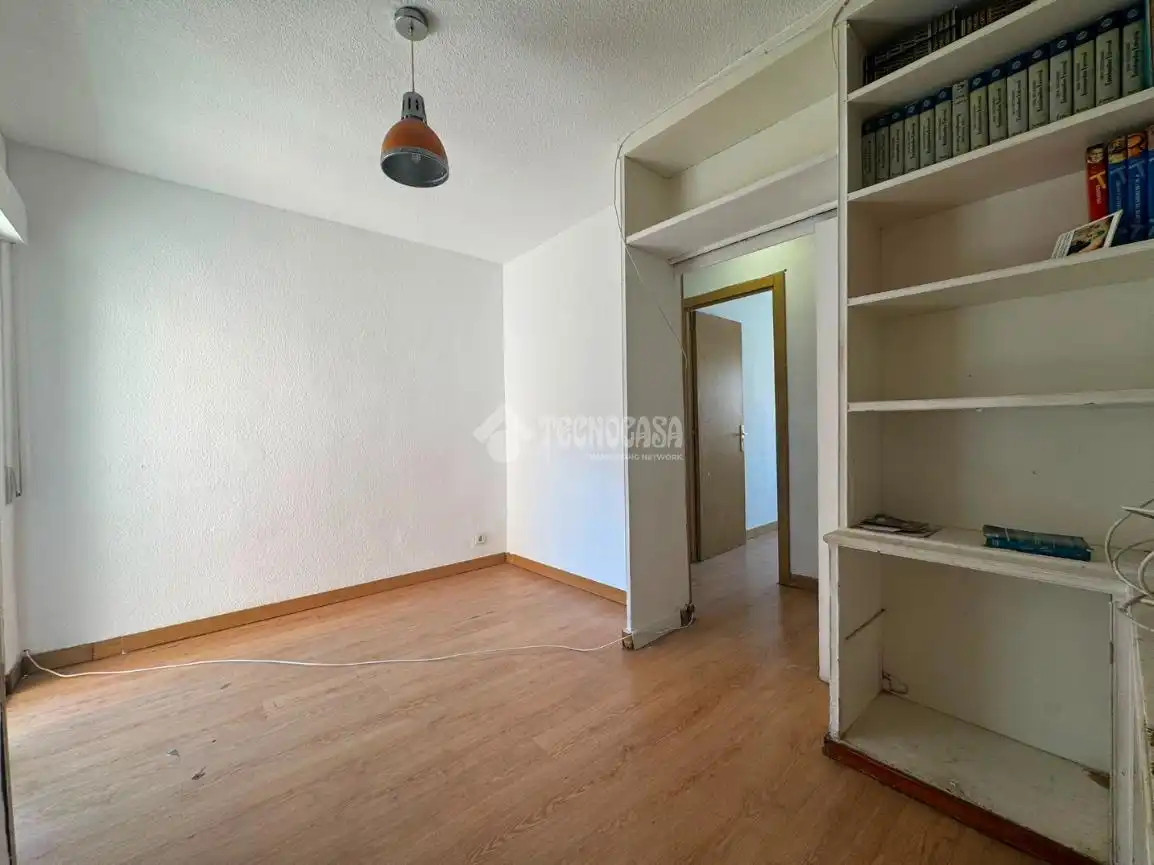 Habitación de Piso en venta en Madrid con Terraza y Balcón