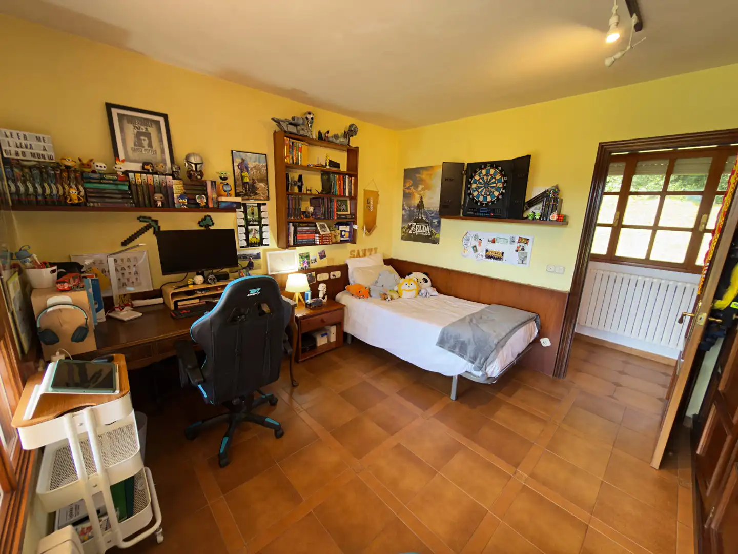 Dormitori de Casa o xalet en venda en Gijón  amb Calefacció, Parquet i Terrassa