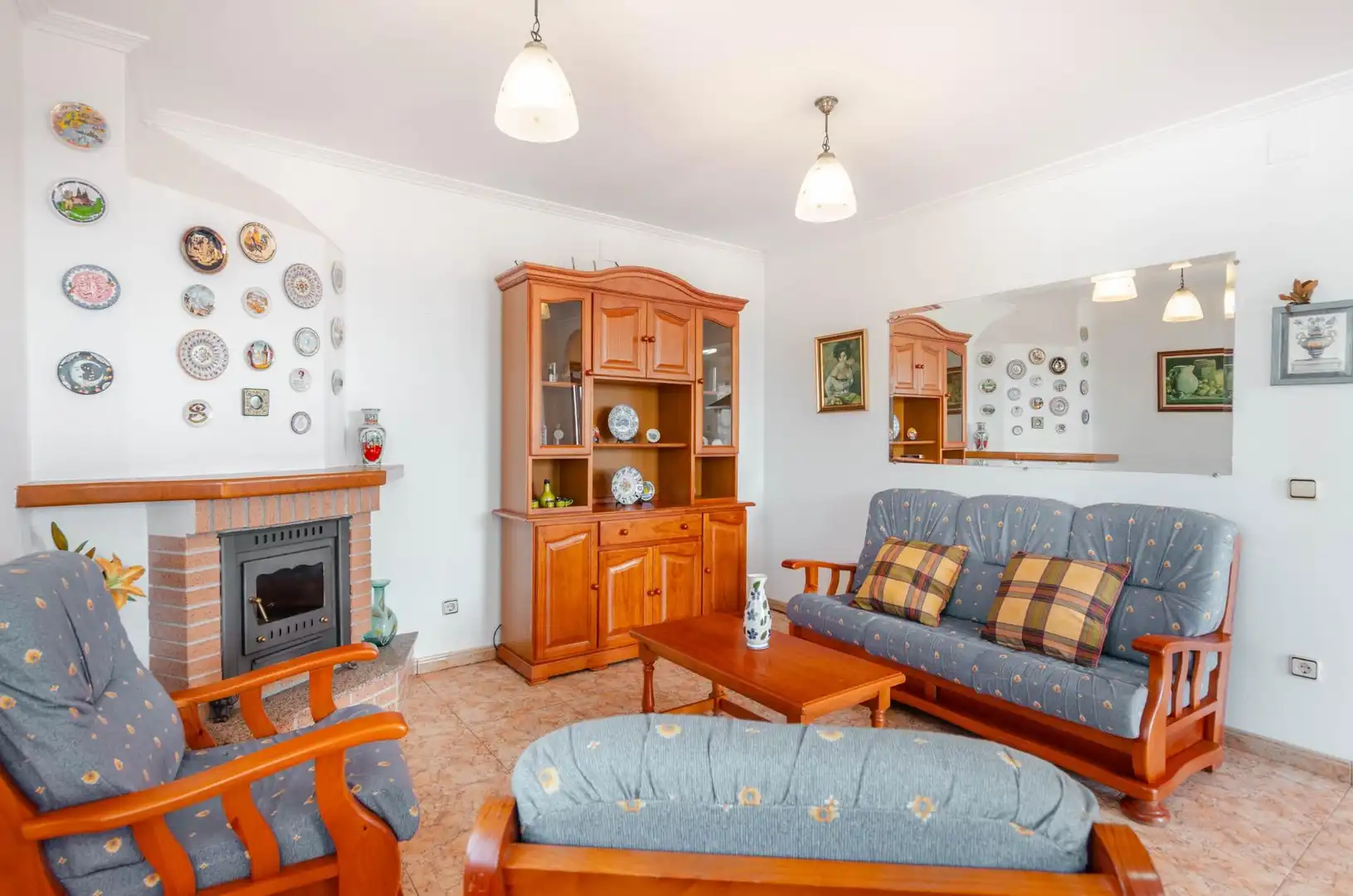 Sala d'estar de Casa o xalet en venda en Gijón  amb Calefacció, Jardí privat i Terrassa