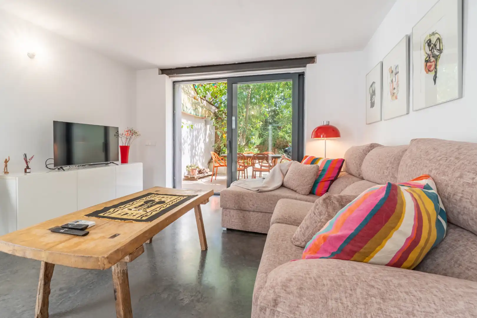 Wohnzimmer von Einfamilien-Reihenhaus zur Miete in Artà mit Klimaanlage, Heizung und Terrasse