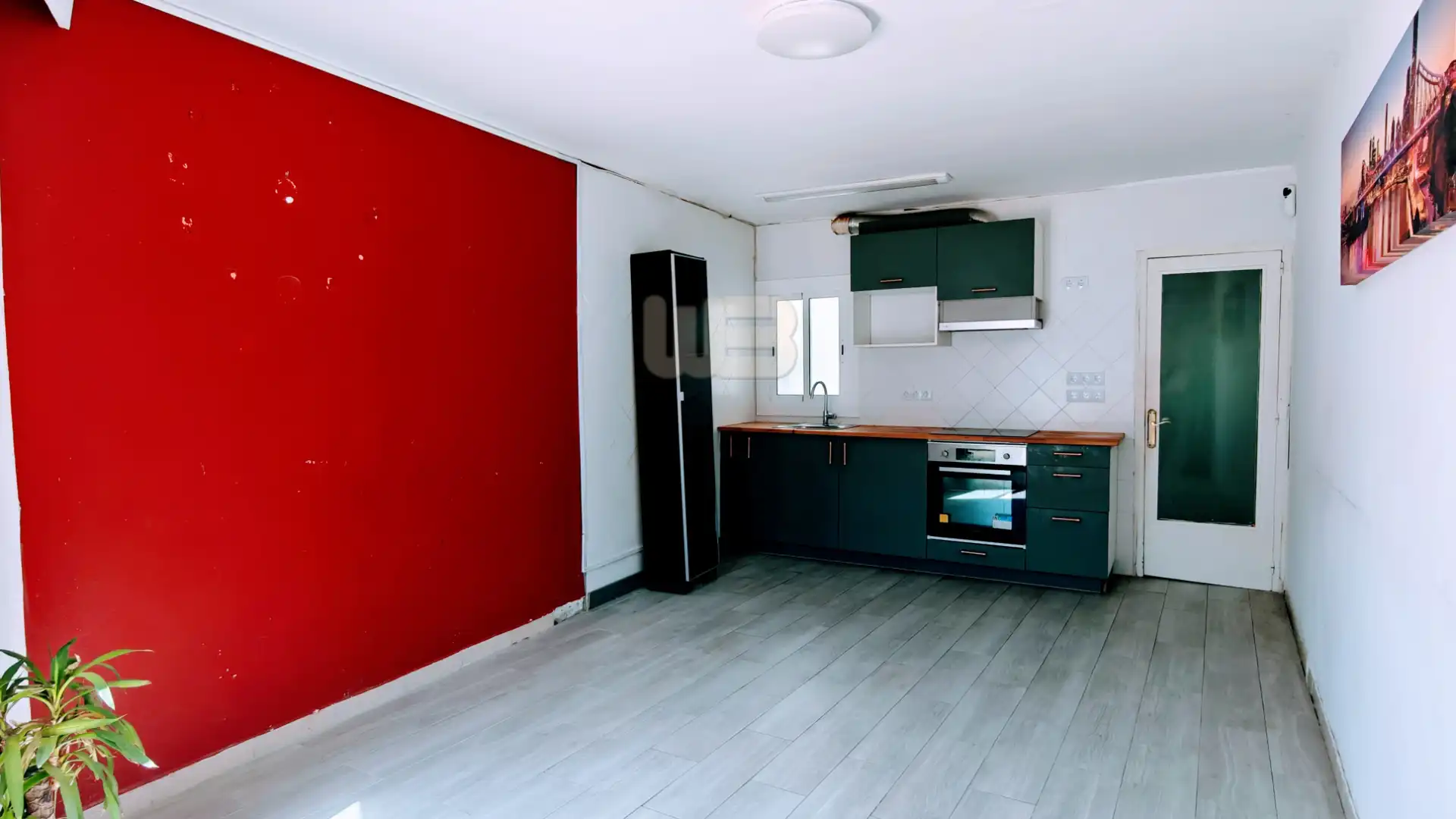 Küche von Dachboden zum Verkauf in Barcelona mit Parkett, Terrasse und Ofen