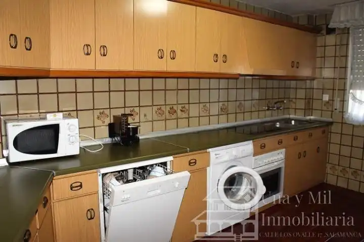 Cuina de Pis de lloguer en Salamanca amb Calefacció, Parquet i Terrassa