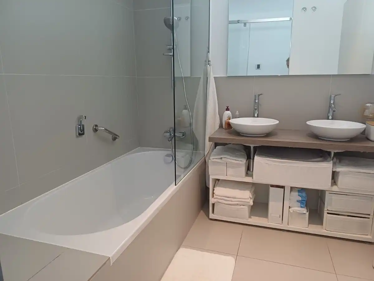Bany de Apartament en venda en Benalmádena amb Aire condicionat, Terrassa i Jacuzzi