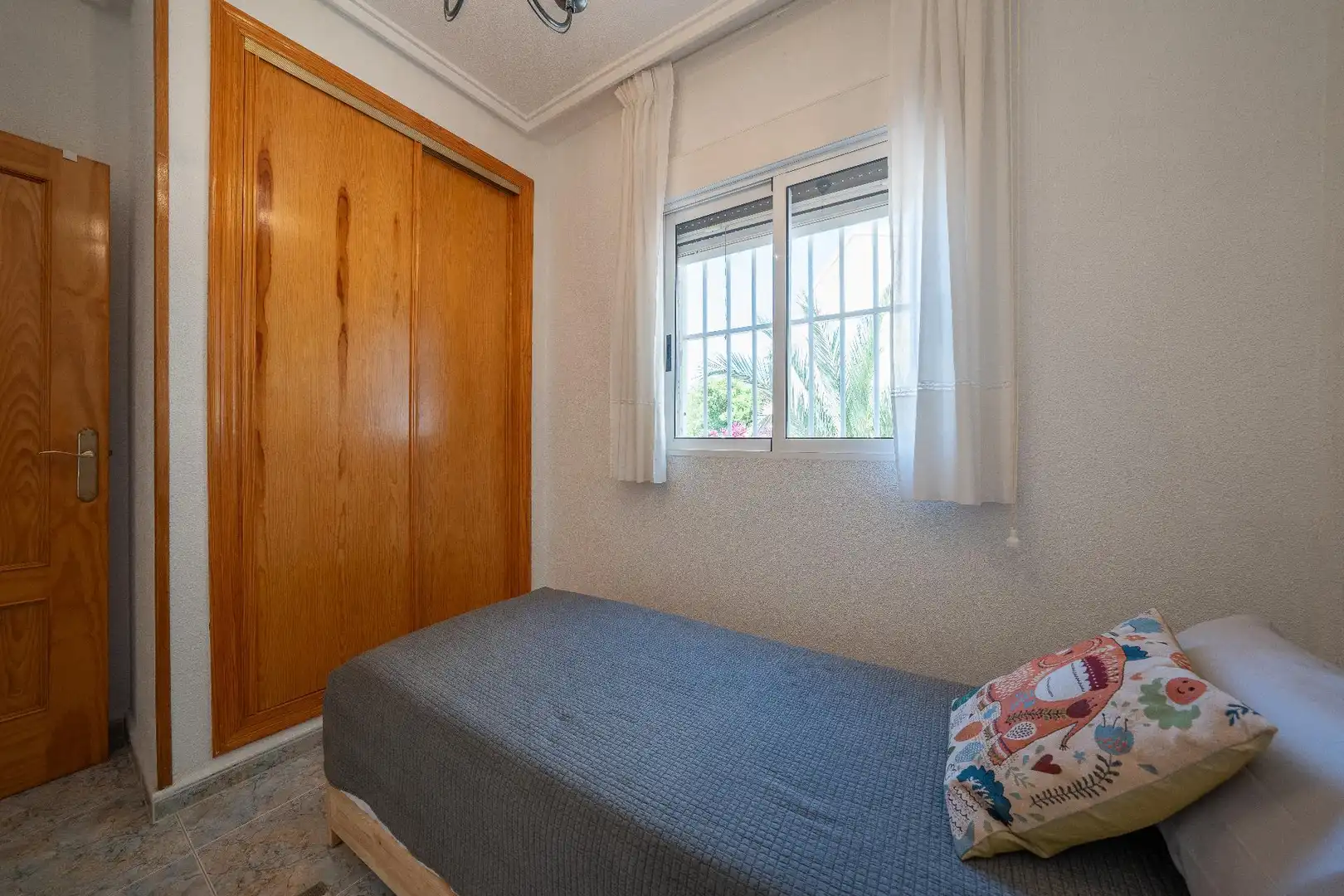 Dormitori de Casa o xalet en venda en Elche / Elx amb Piscina comunitària
