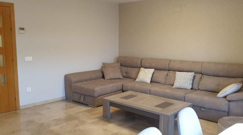 Foto 2 de Piso de alquiler en Paus - Poligono San Blas, Alicante / Alacant