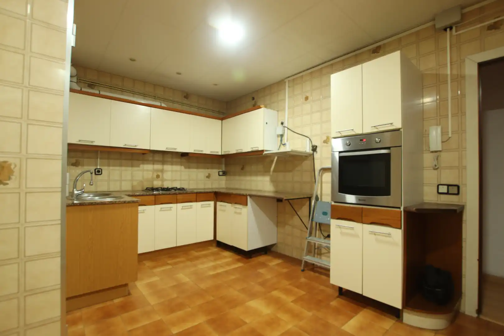 Kitchen of Flat for sale in L'Hospitalet de Llobregat  with Air Conditioner, Heating and Parquet flooring