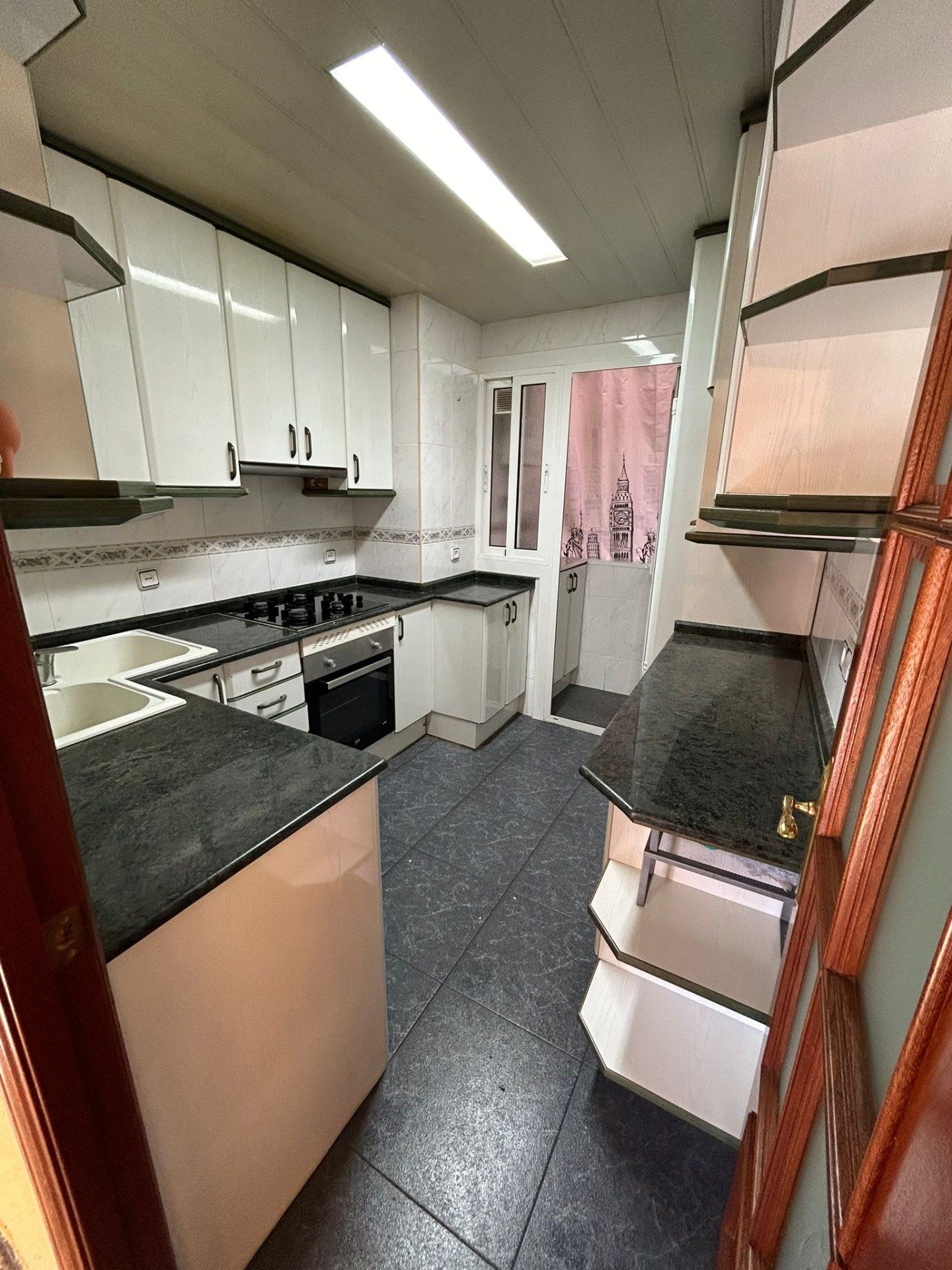 Kitchen of Flat for sale in L'Hospitalet de Llobregat  with Balcony