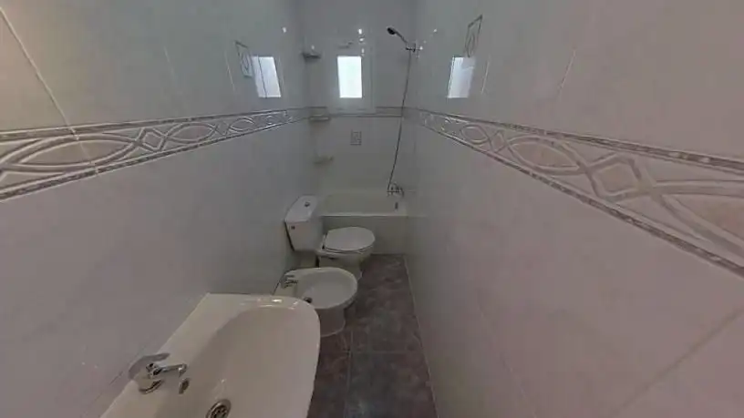 Bathroom of Flat for sale in Esplugues de Llobregat