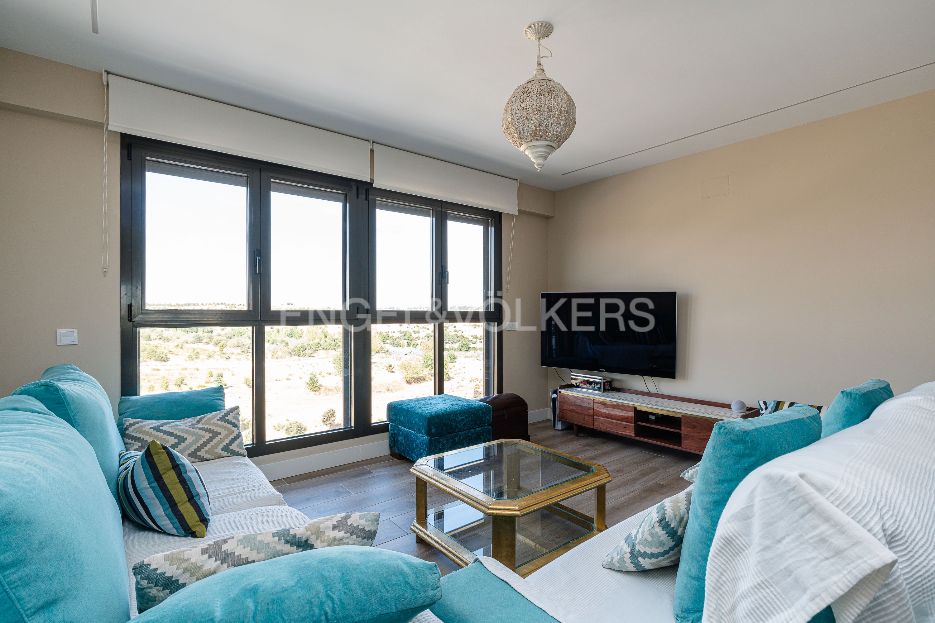 Sala d'estar de Apartament en venda en  Madrid Capital amb Aire condicionat, Calefacció i Jardí privat