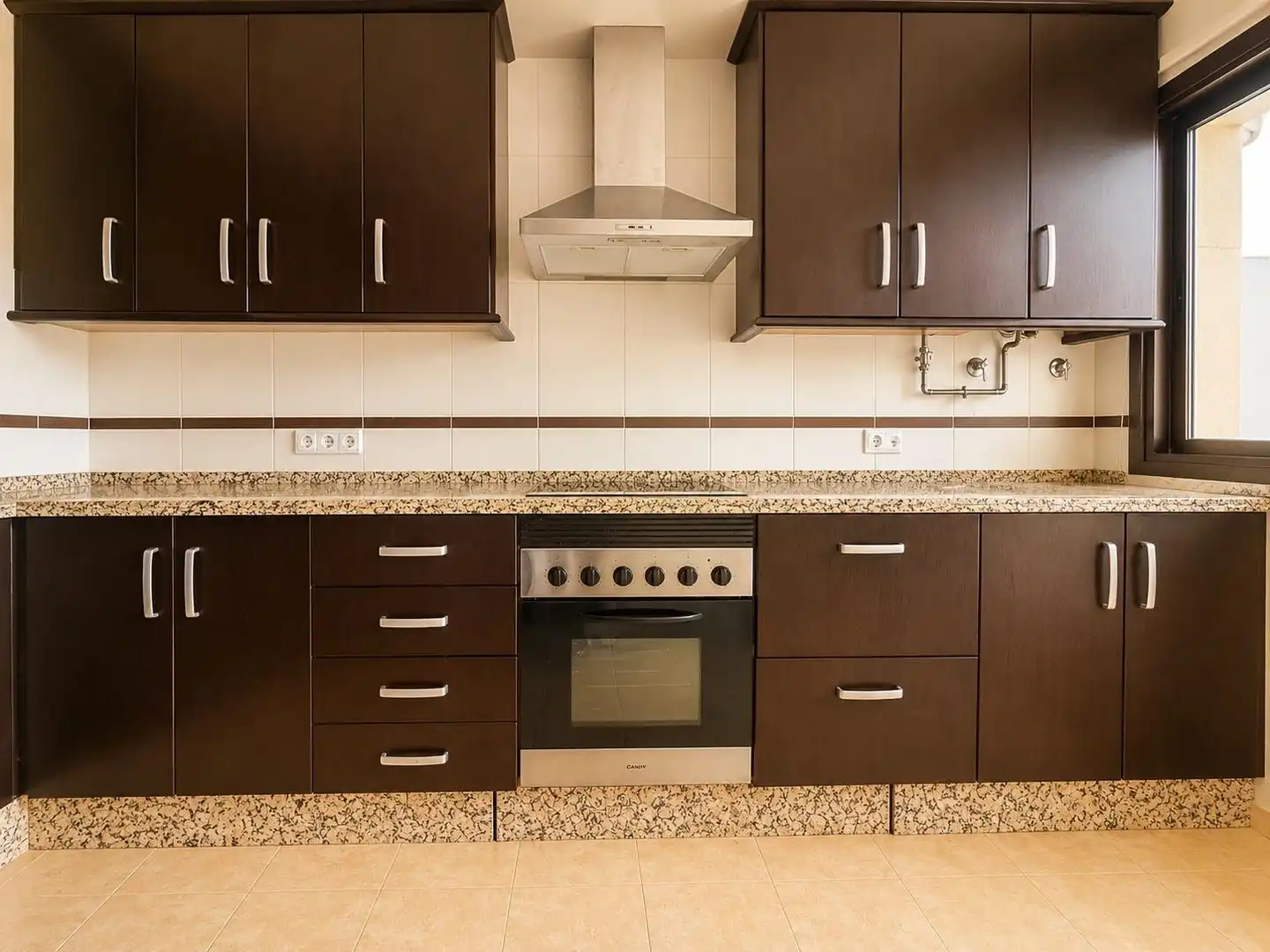 Cocina de Piso en venta en Málaga con Terraza, Trastero y Piscina comunitaria