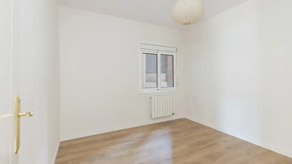 Habitación de Apartamento en venta en Barcelona con Aire acondicionado, Parquet y Balcón