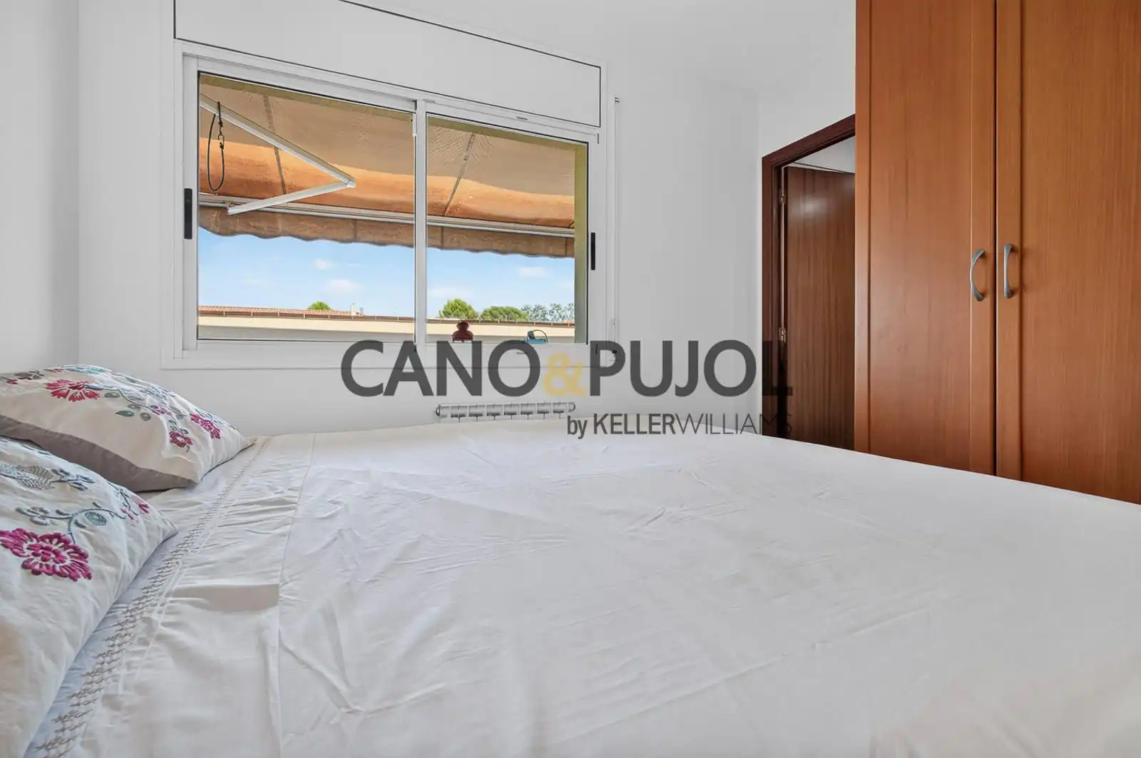 Habitación de Ático en venta en Rubí con Aire acondicionado, Calefacción y Jardín privado