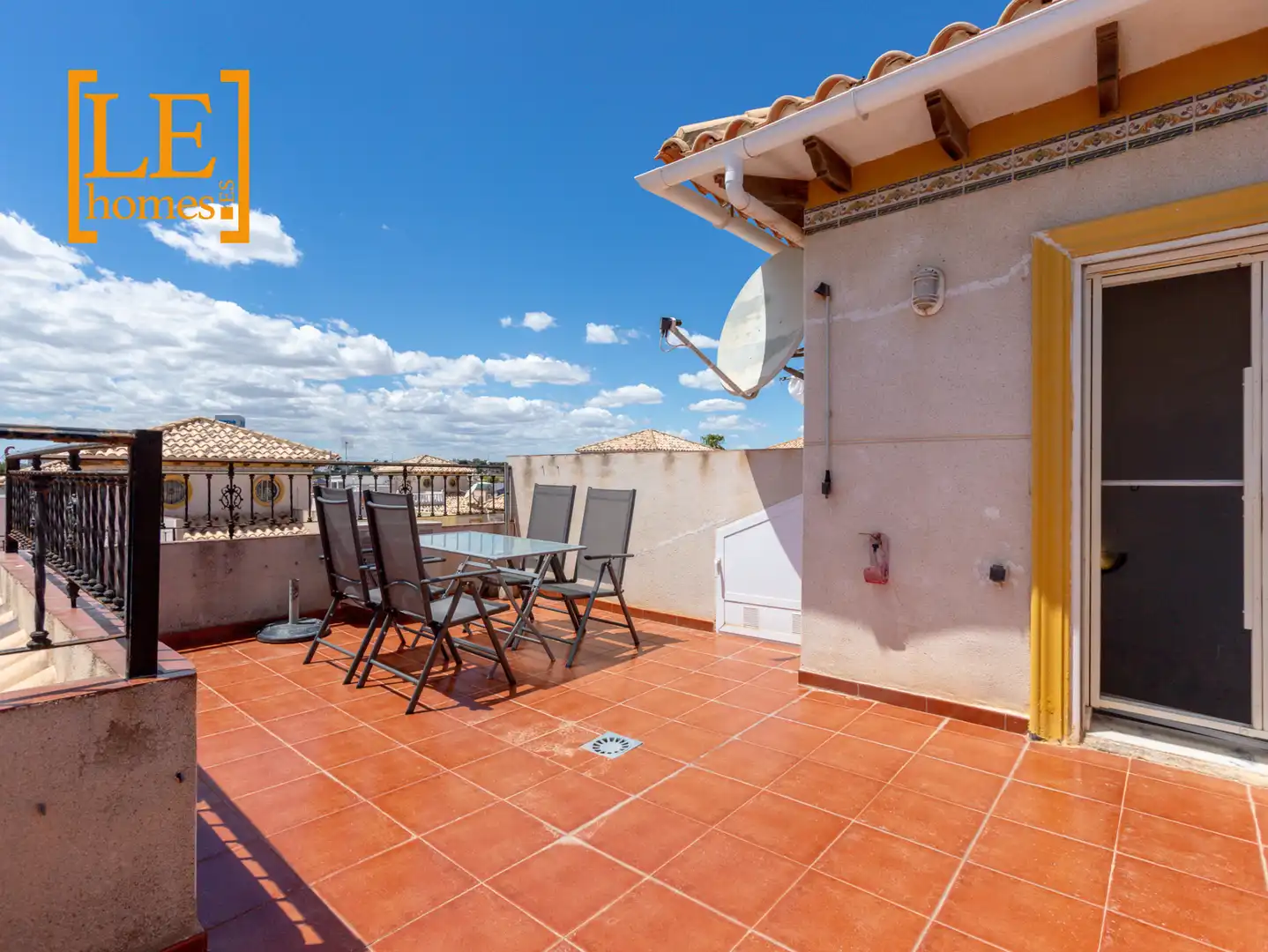 Terrassa de Casa adosada en venda en Orihuela amb Aire condicionat, Jardí privat i Moblat
