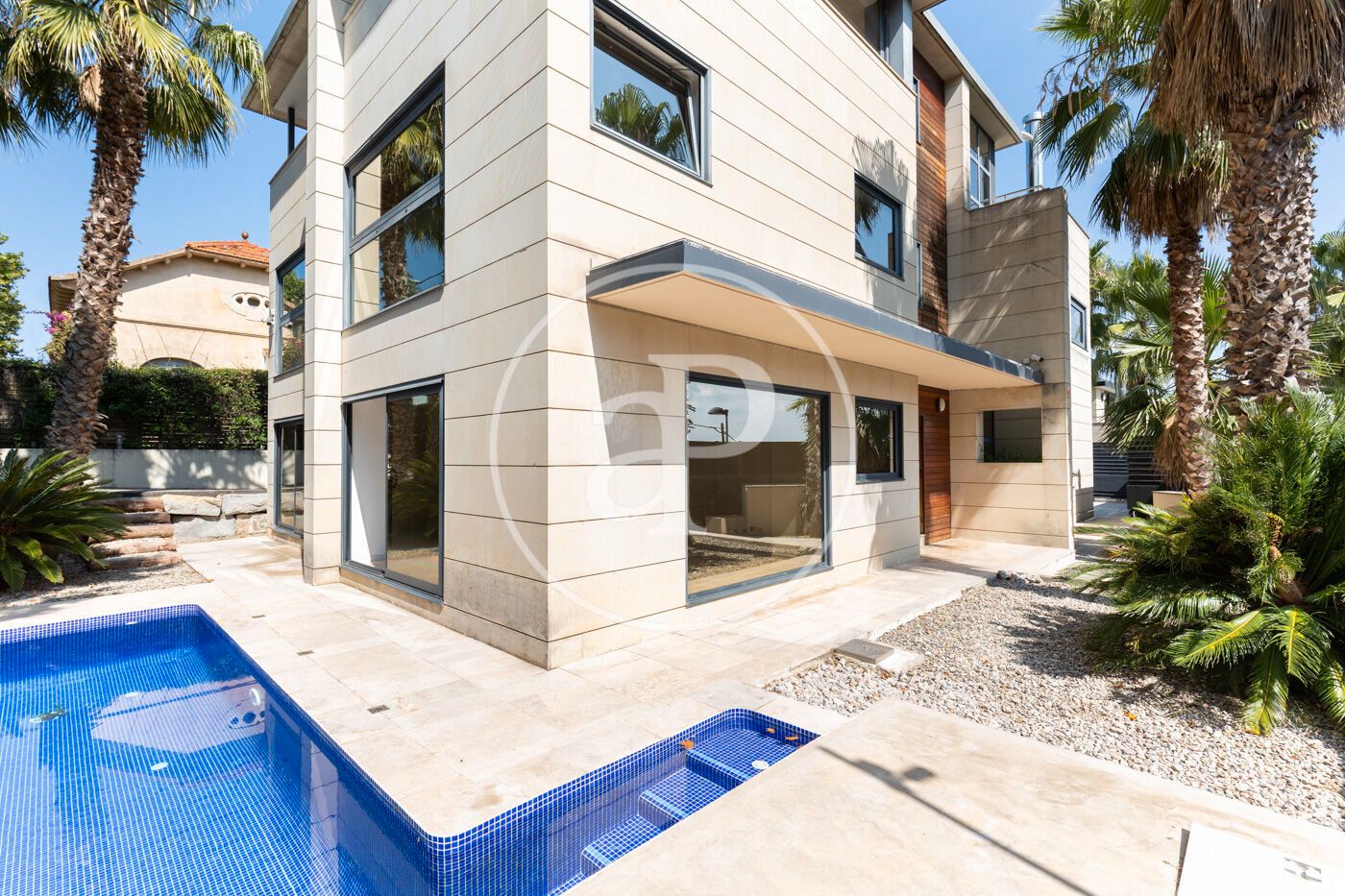 Vista exterior de Casa o xalet en venda en Sant Cugat del Vallès amb Aire condicionat, Calefacció i Jardí privat