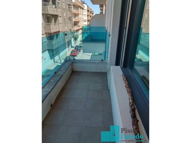 Piso en Alquiler en Calle Garelly de la Cámara, 12 en Centro