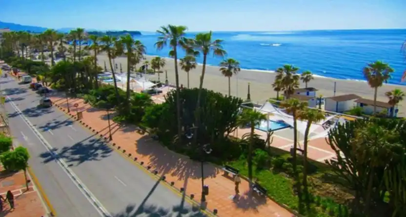 Vista exterior de Estudio de alquiler en Estepona con Aire acondicionado, Calefacción y Jardín privado