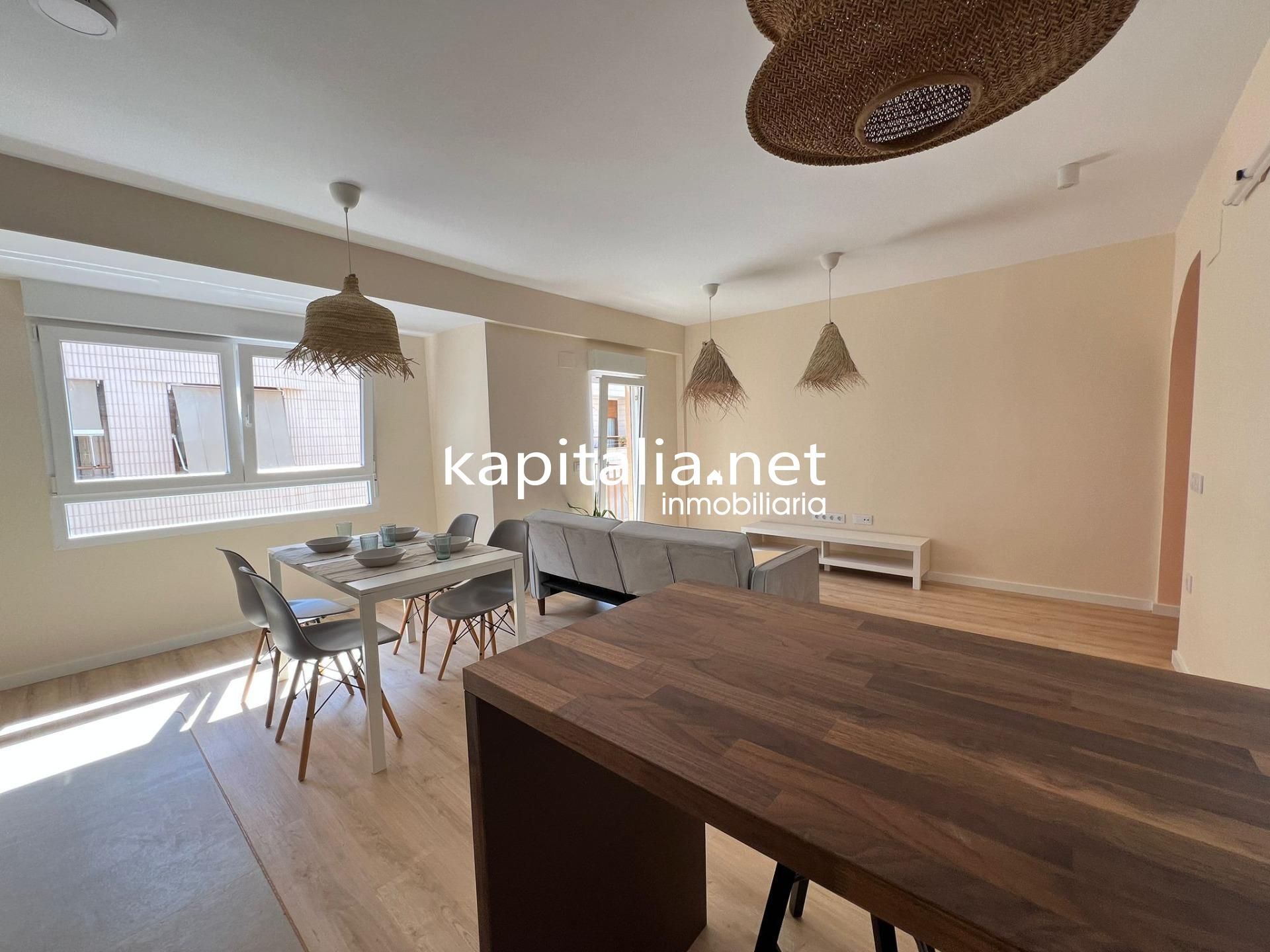 Sala de estar de Piso en venta en Ontinyent con Parquet y Trastero